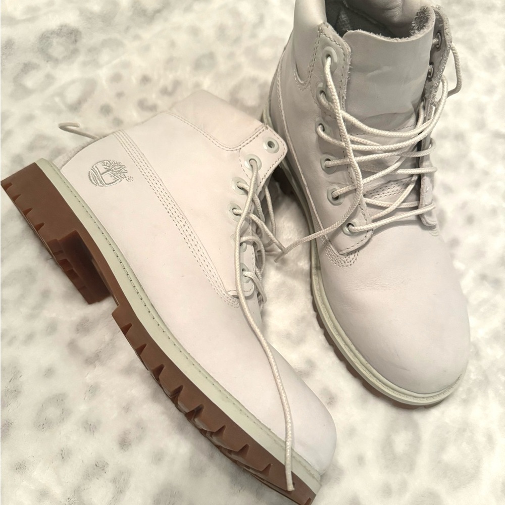 Timberland Women's Off-White Leather Lace-Up Boots with Brown Lug Sole